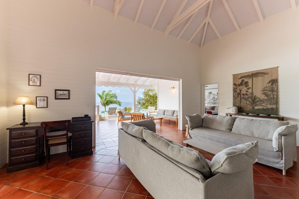 15 sejour-cuisine-ouverte-renovee-vue-mer-martinique (2)